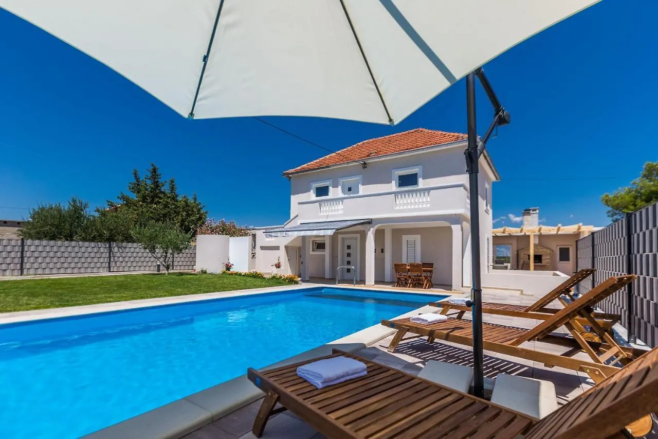 Kristina Holiday Home With Private Swimmingpool Visocane