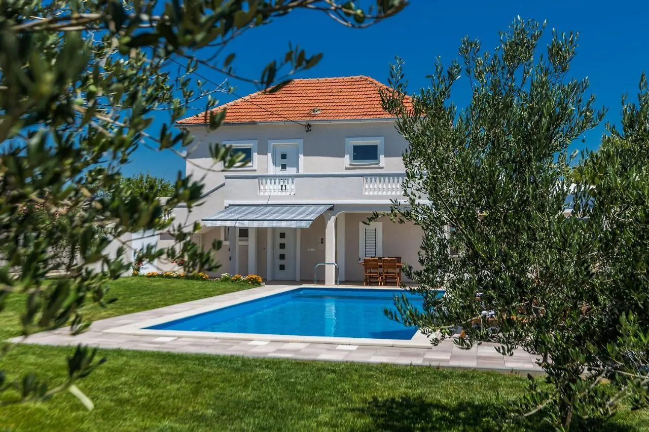 Kristina Holiday Home With Private Swimmingpool Visocane