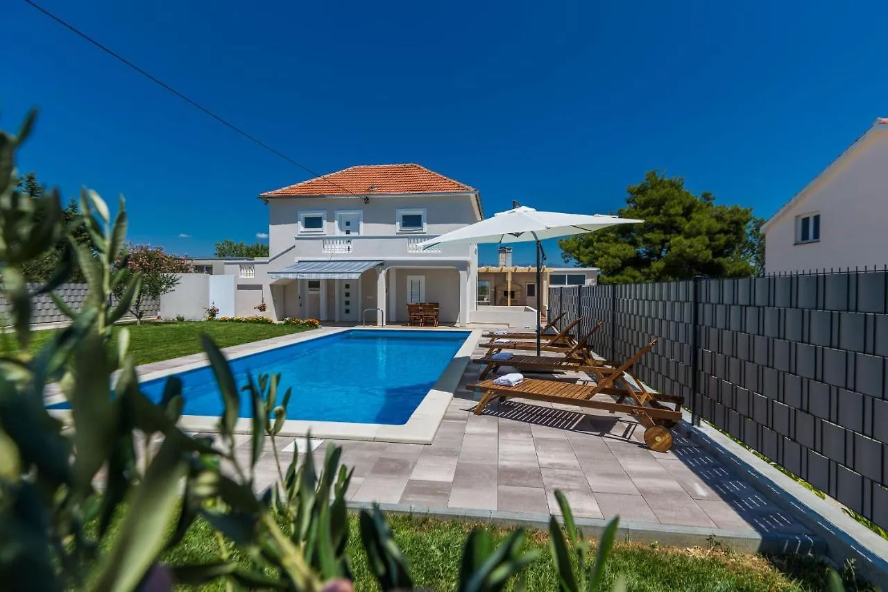 Kristina Holiday Home With Private Swimmingpool Visocane
