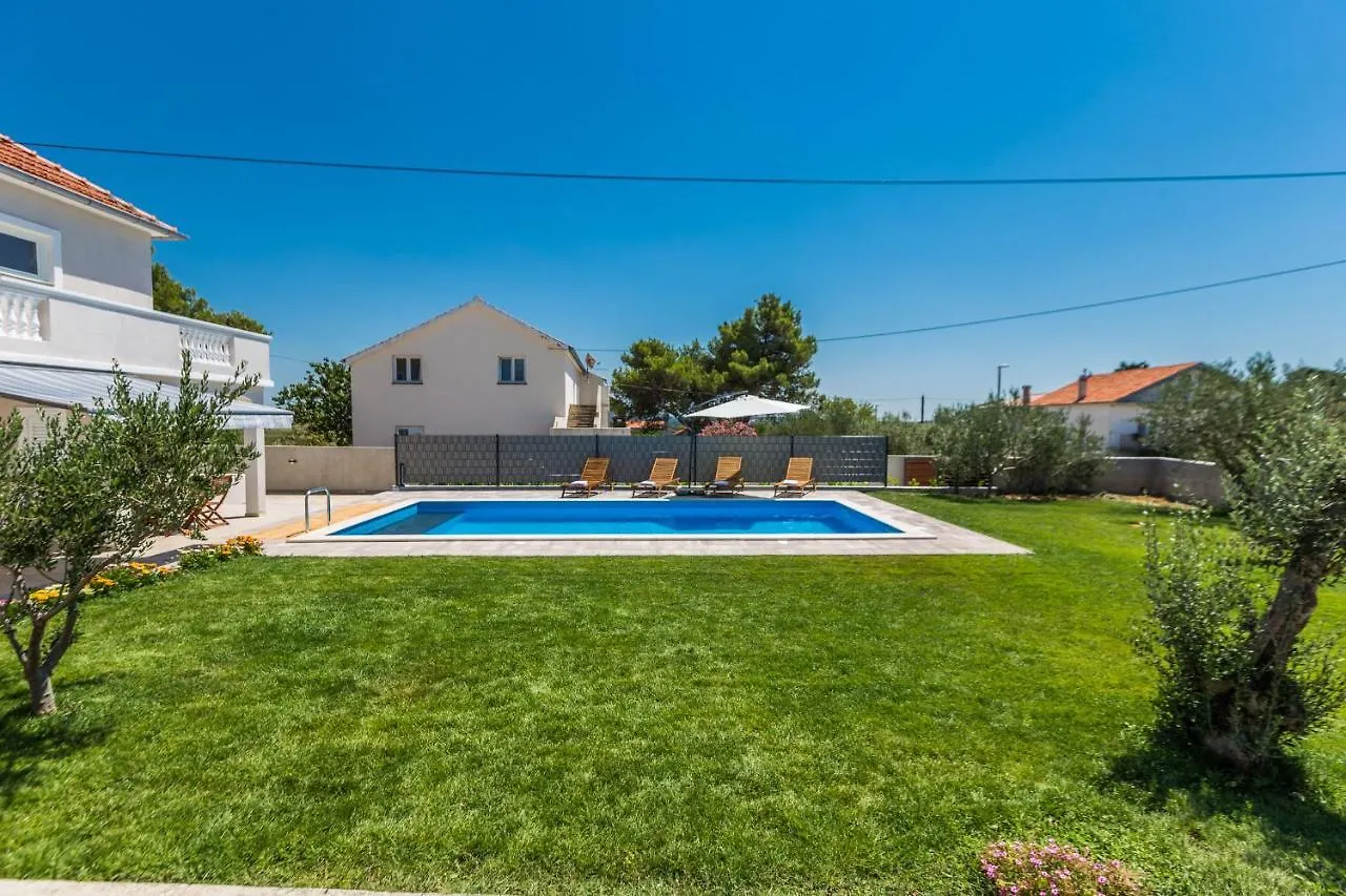 Kristina Holiday Home With Private Swimmingpool Visocane