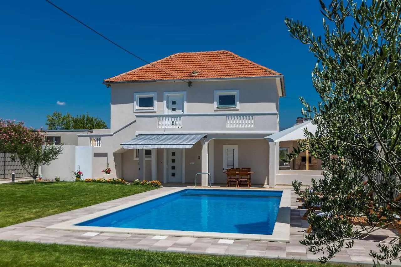 Kristina Holiday Home With Private Swimmingpool Visocane