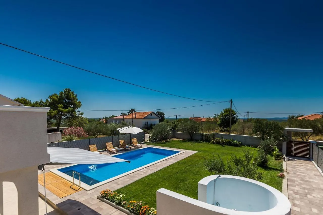 Kristina Holiday Home With Private Swimmingpool Visocane