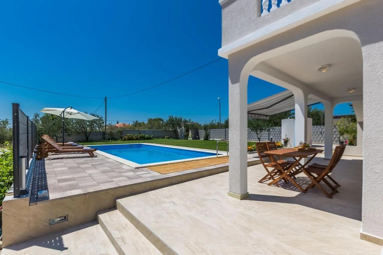 Kristina Holiday Home With Private Swimmingpool Visocane