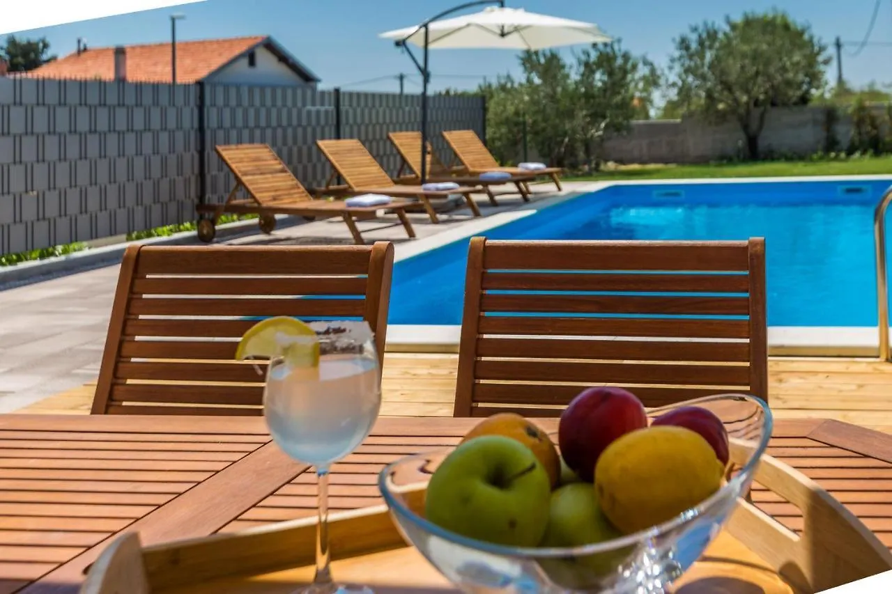 Kristina Holiday Home With Private Swimmingpool Visocane