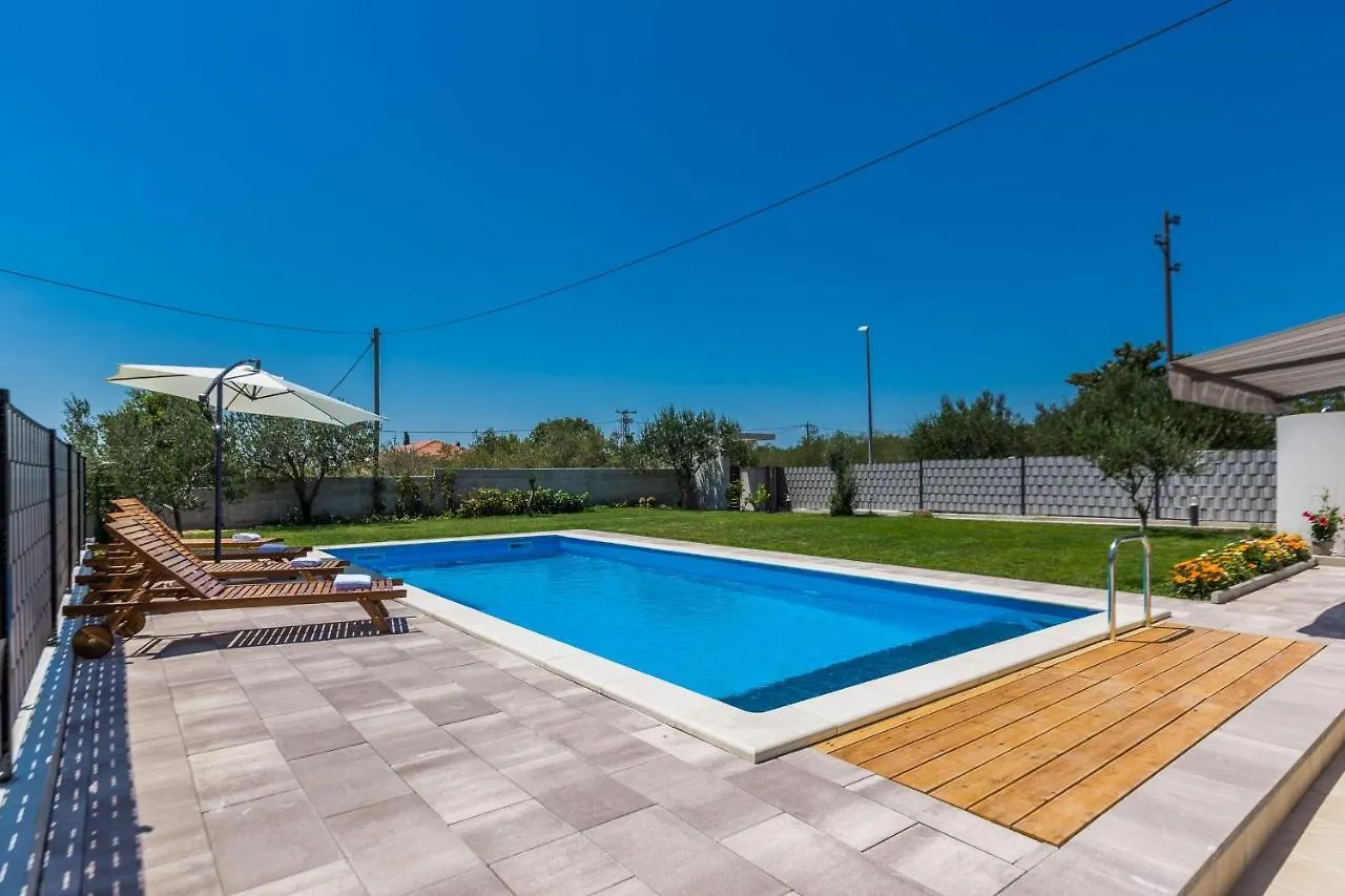 Kristina Holiday Home With Private Swimmingpool Visocane