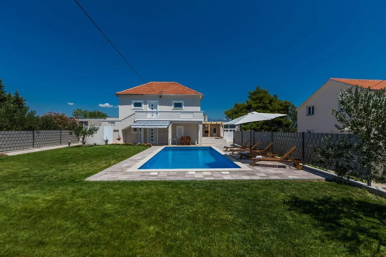 Kristina Holiday Home With Private Swimmingpool Visocane
