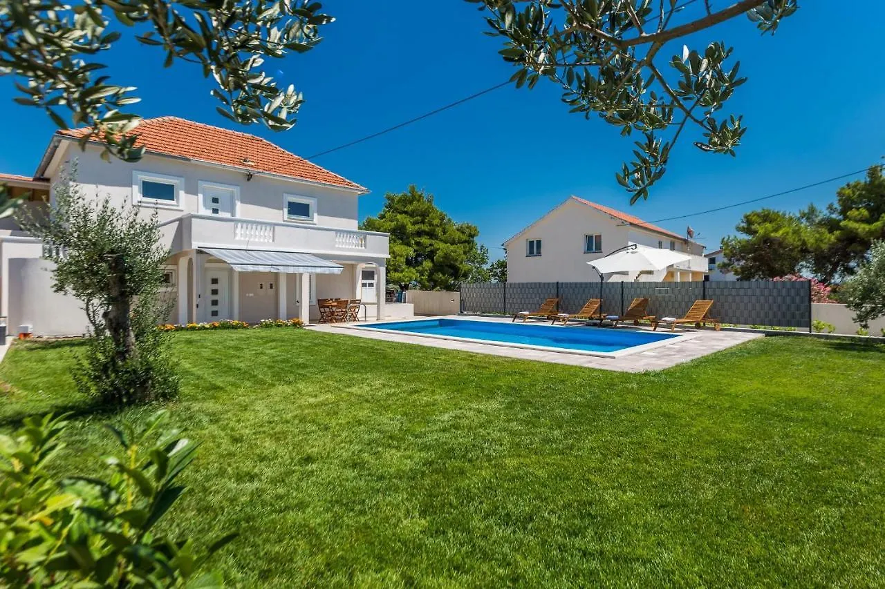 Kristina Holiday Home With Private Swimmingpool Visocane