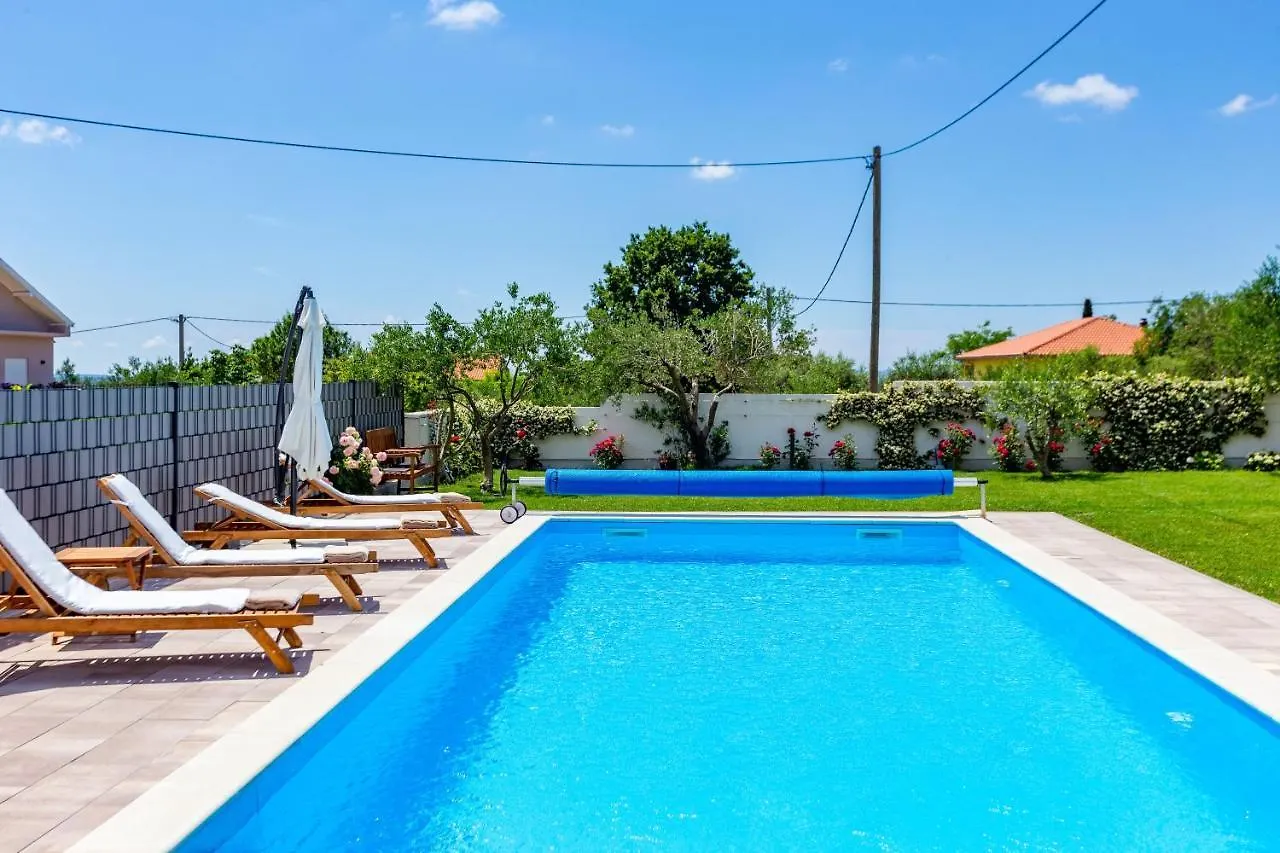 Kristina Holiday Home With Private Swimmingpool Visocane