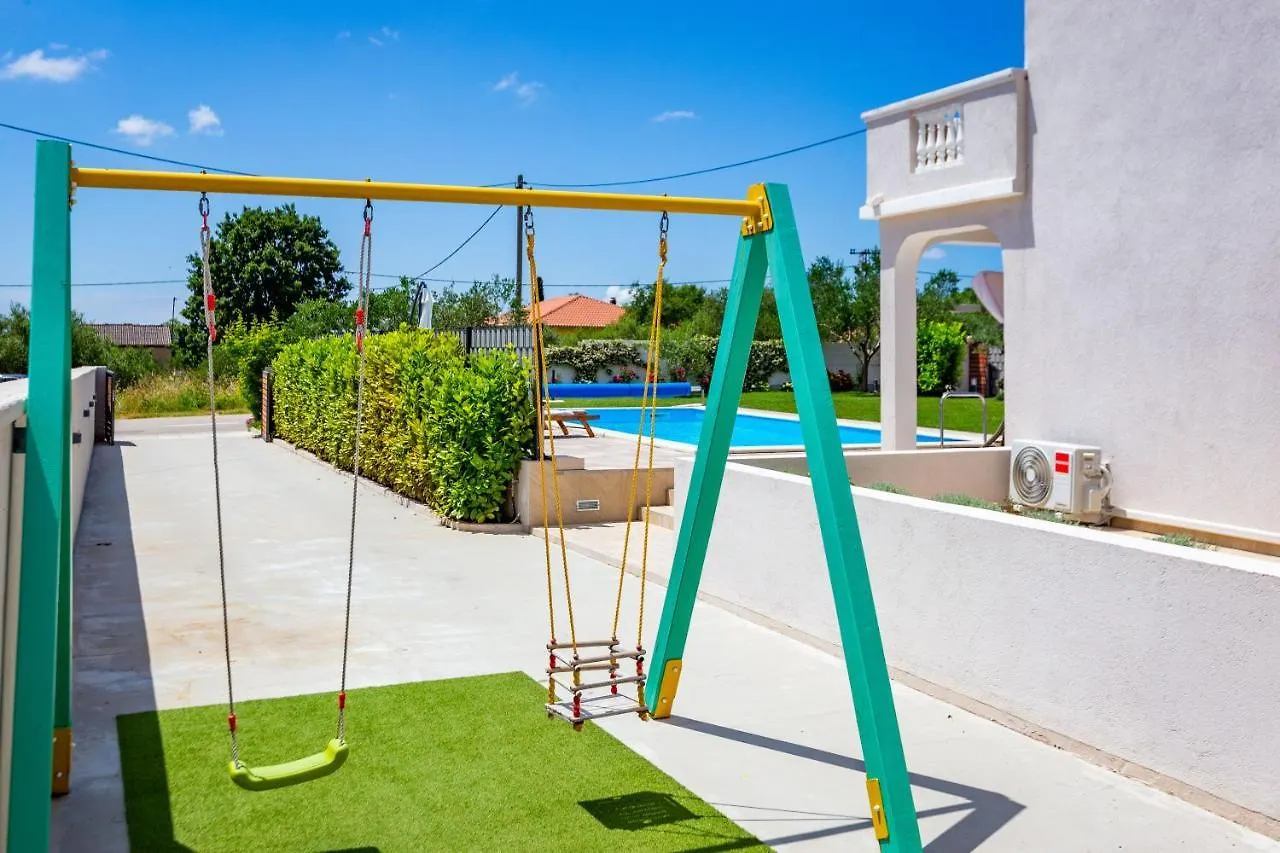 Kristina Holiday Home With Private Swimmingpool Visocane
