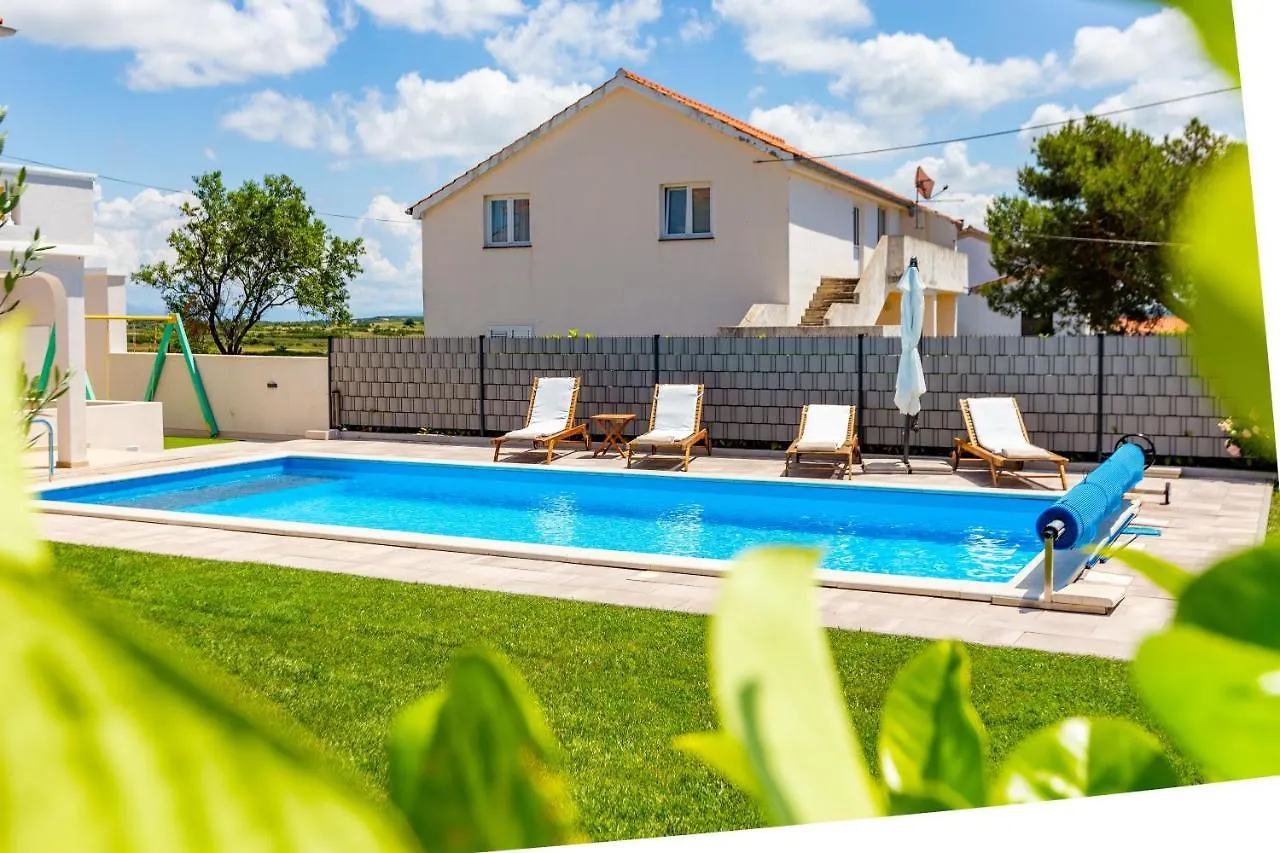 Kristina Holiday Home With Private Swimmingpool Visocane