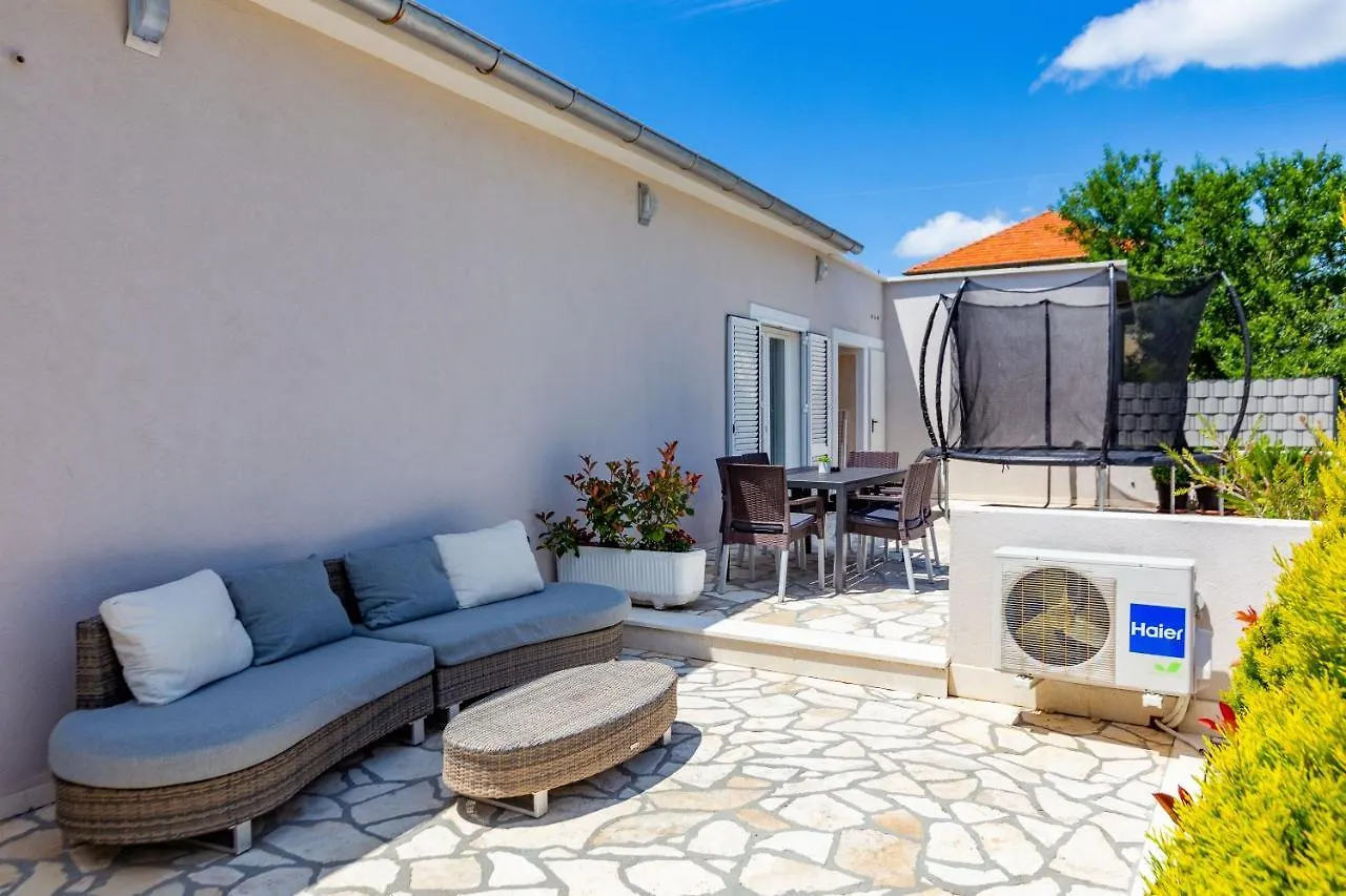Kristina Holiday Home With Private Swimmingpool Visocane