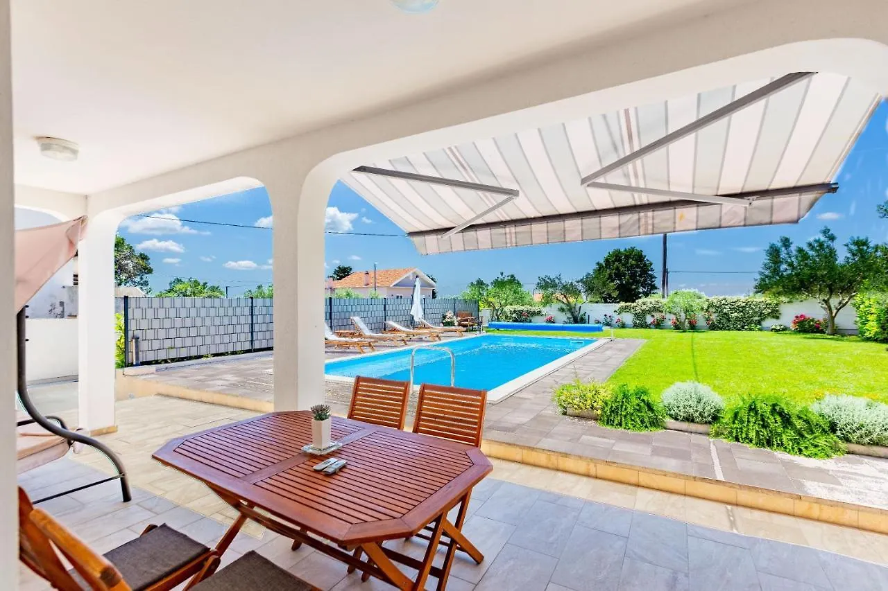 Kristina Holiday Home With Private Swimmingpool Visocane