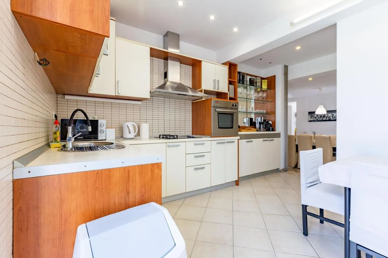 Kristina Holiday Home With Private Swimmingpool Visocane