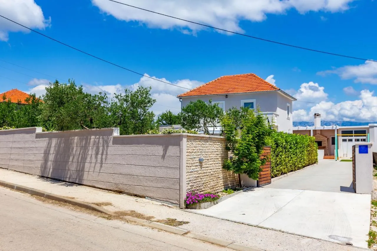 Kristina Holiday Home With Private Swimmingpool Visocane