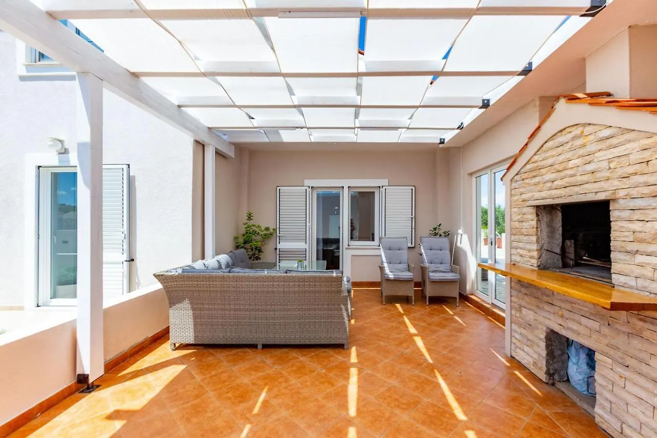 Kristina Holiday Home With Private Swimmingpool Visocane