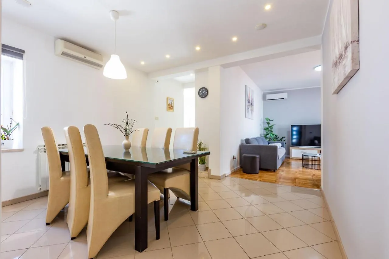 Kristina Holiday Home With Private Swimmingpool Visocane