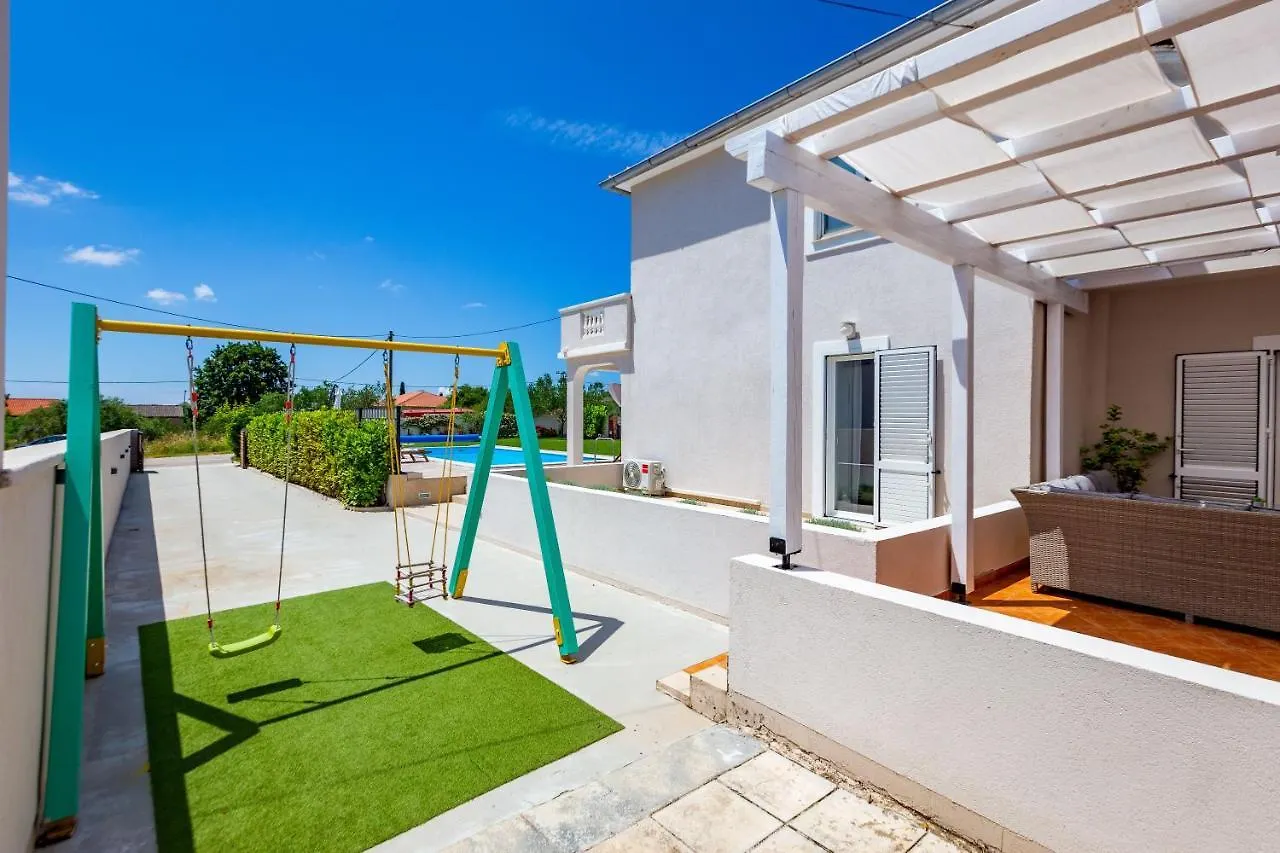 Kristina Holiday Home With Private Swimmingpool Visocane