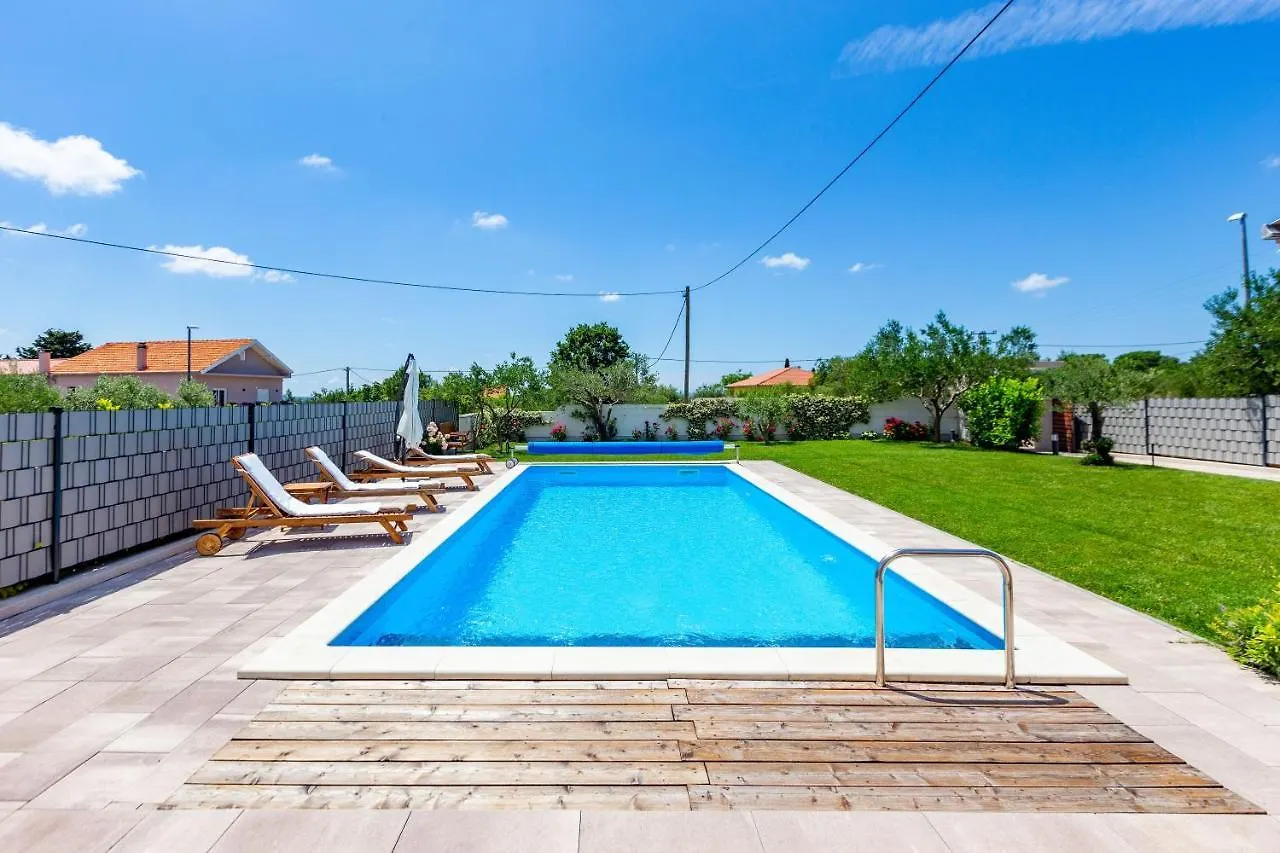 Kristina Holiday Home With Private Swimmingpool Visocane